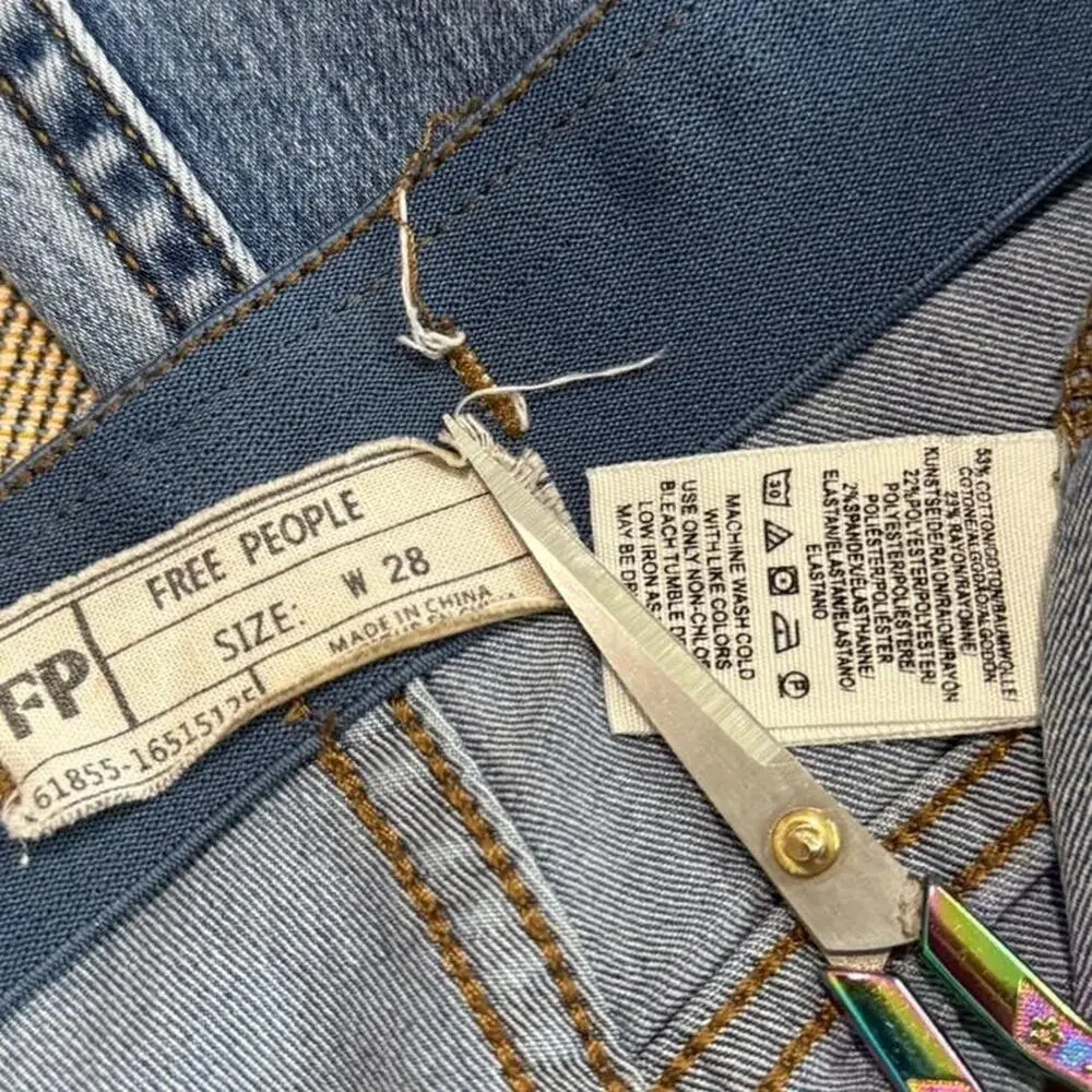 Free People Light Blue Washed Stretchy Denim Distressed High Rise Flare Jeans 28